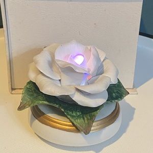 Vintage The Rose For Peace Color Changing Roman, Inc In Box Valentines Day